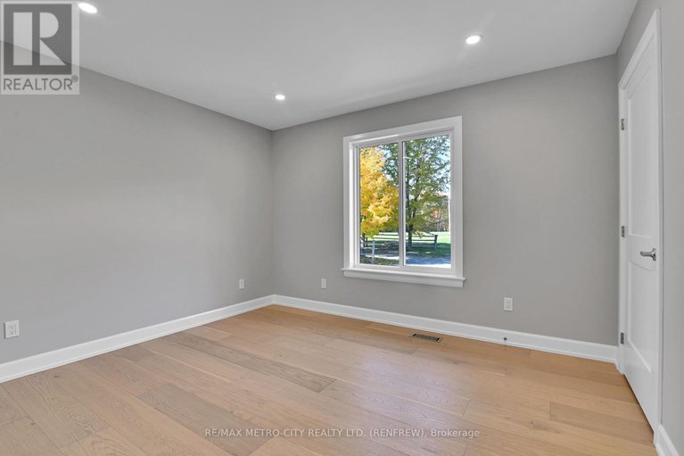 28406603/16-red-door-lane/horton-twp/horton/ontario/K7V3Z8_20