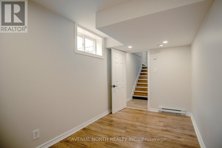 29032421/882-balsam-drive/chatelaine-village/ottawa/ontario/K1E1B5_28