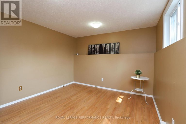 28549561/a-2-lovell-lane/westcliffe-estates/ottawa/ontario/K2H9B6_19