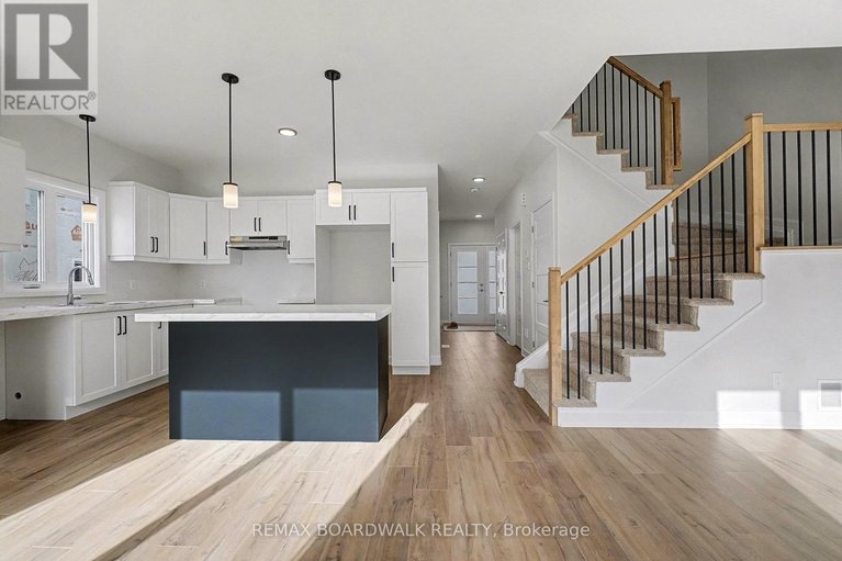 29490955/408-falcon-lane/village-of-russell/russell/ontario/K4R1E5_4