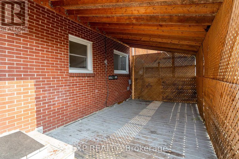 29171818/646-borthwick-avenue/castle-heightsrideau-high/ottawa/ontario/K1K2L9_27