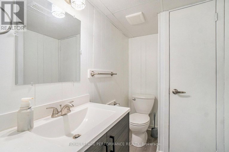 28532553/8-newgale-street/crystal-beach/ottawa/ontario/K2H5R3_17