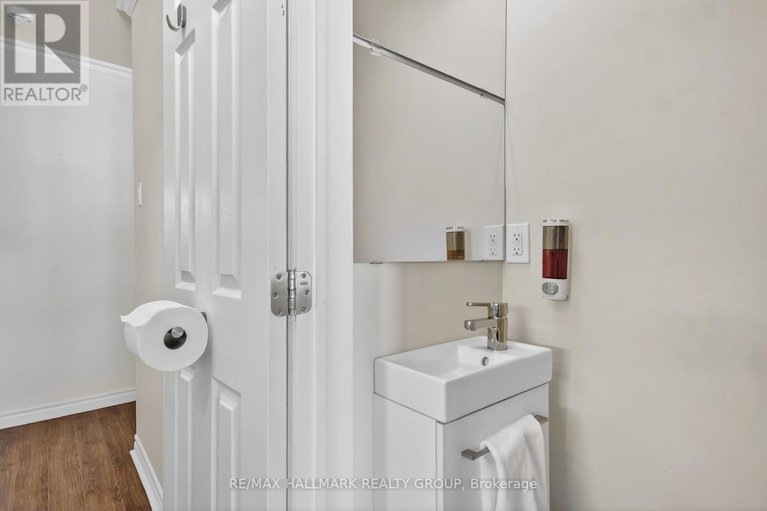 29441384/2160-lambeth-walk/parkway-park/ottawa/ontario/K2C1G1_16