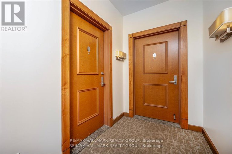 28394405/2701-195-besserer-street/sandy-hill/ottawa/ontario/K1N0B6_11