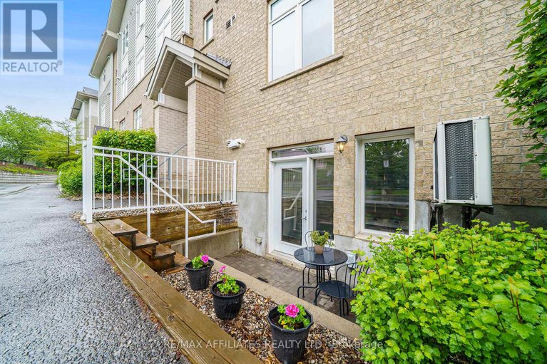 28356424/a-330-everest-private/elmvale-acres/ottawa/ontario/K1G4E4_15