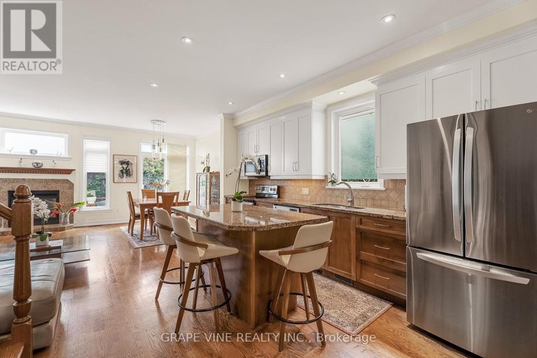 28366149/709-melbourne-avenue/laurentianview/ottawa/ontario/K2A1X4_12