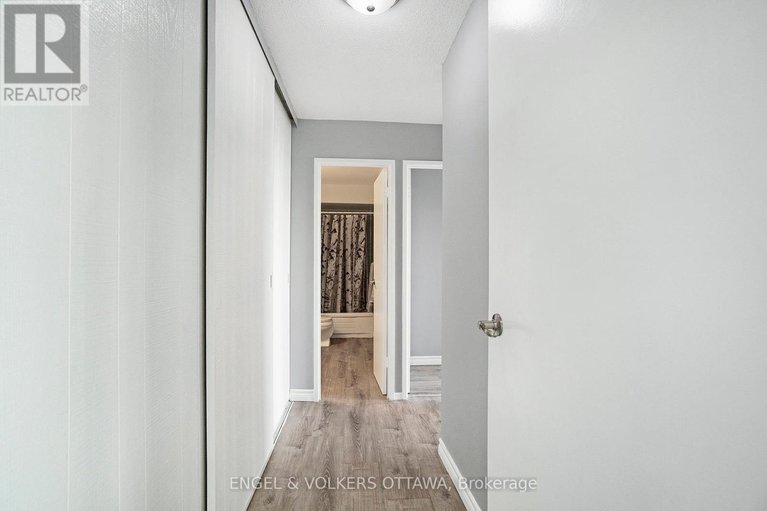28428926/817-20-chesterton-drive/borden-farmstewart-farmcarleton-heightsparkwood-hills/ottawa/ontario/K2E6Z7_22