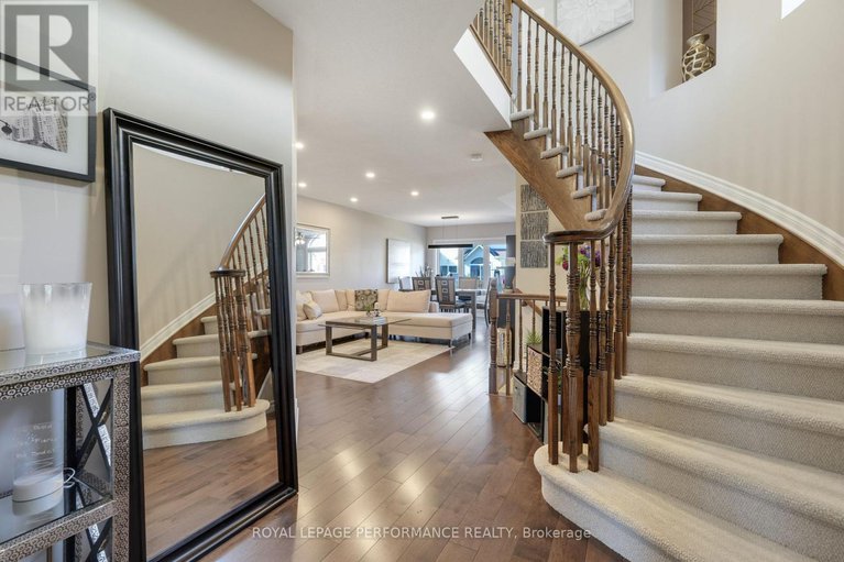 28987499/243-silvermoon-crescent/avalon-east/ottawa/ontario/K4A0P8_8