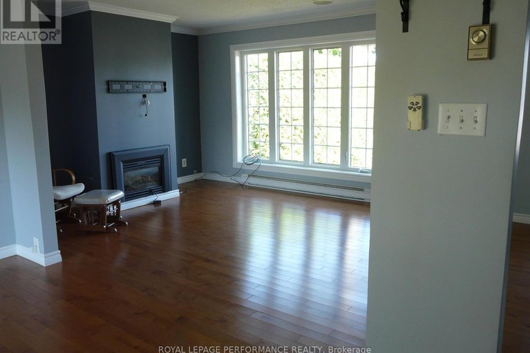 28795359/1225-campeau-crescent/town-of-rockland/clarence-rockland/ontario/K4K1B6_4