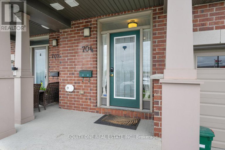 28348063/704-brian-good-avenue/riverside-southgloucester-glen/ottawa/ontario/K4M0C1_3