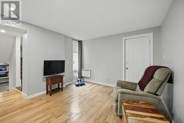28912445/84-eastpark-drive/blackburn-hamlet/ottawa/ontario/K1B4A4_20