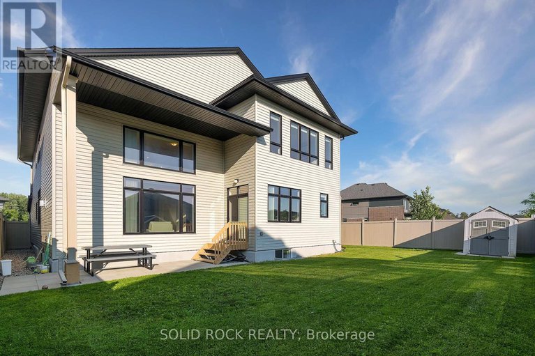 28518234/326-memorial-grove/riverside-southgloucester-glen/ottawa/ontario/K1X0C8_41