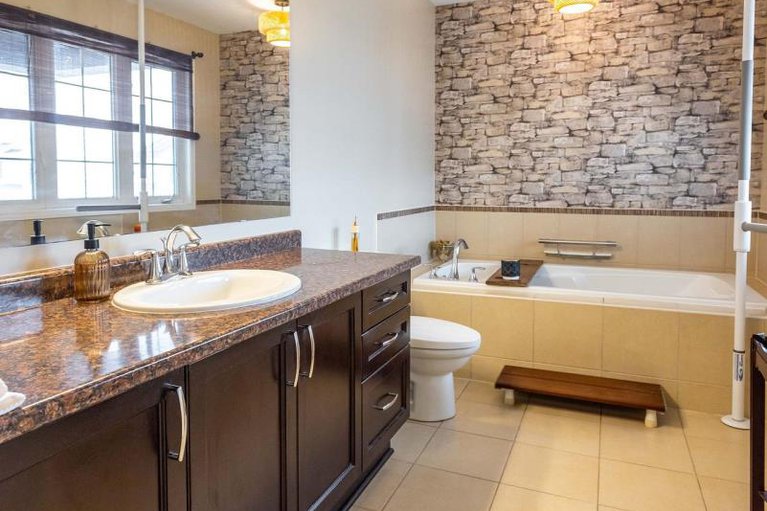 28414498/221-hillpark-high-street/mer-bleuebradley-estatesanderson-park/ottawa/ontario/K1W0B5_24