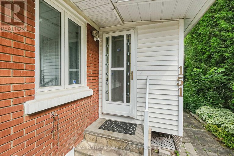 28492513/151-fanshaw-avenue/applewood-acres/ottawa/ontario/K1H6C8_13