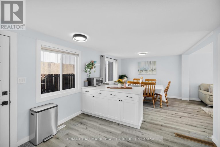 28895852/d-1520-beaverpond-drive/pineview/ottawa/ontario/K1B3R9_17