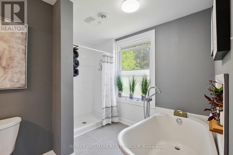 28552102/1430-royal-maple-drive/cumberland-ridge/ottawa/ontario/K4C1B5_20