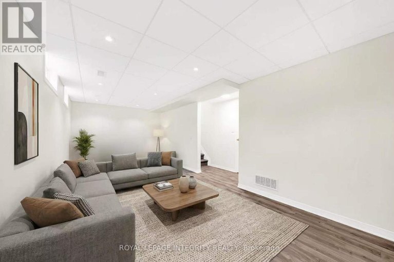 29553910/15-tarquin-crescent/westcliffe-estates/ottawa/ontario/K2H8J7_33