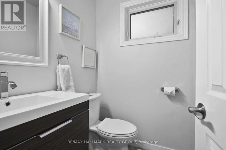 29216431/52-peacock-crescent/cedargrovefraserdale/ottawa/ontario/K2J3P7_17