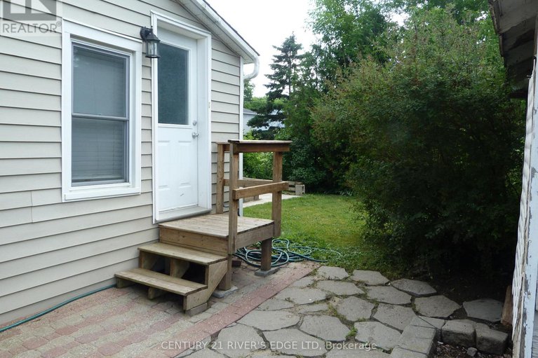 28536182/468-gladstone-street-n/winchester/north-dundas/ontario/K0C2K0_22