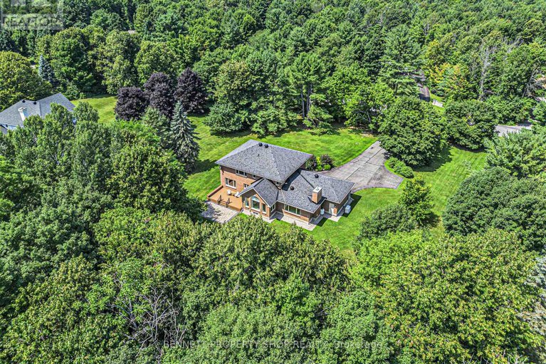 28689701/1410-sherruby-way/rural-kanata-central/ottawa/ontario/K2W1B1_29