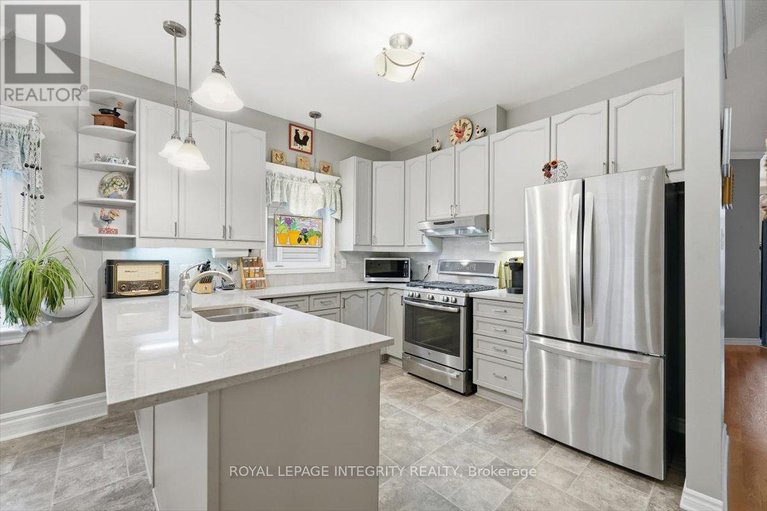 29228635/1030-valin-street/fallingbrookgardenway-south/ottawa/ontario/K4A4X7_13