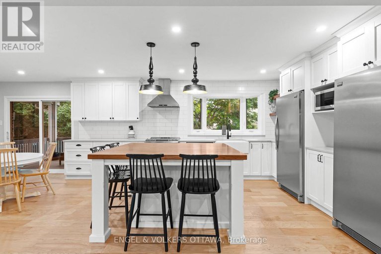 28548966/20-mohawk-crescent/bruce-farmgraham-parkqualicumbellands/ottawa/ontario/K2H7G6_9
