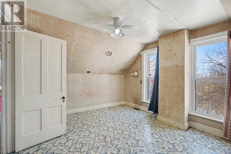 29437063/101-church-street/almonte/mississippi-mills/ontario/K0A1A0_15