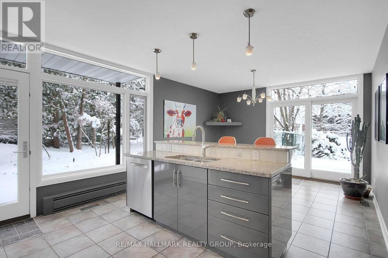 28150348/10-qualicum-street/bruce-farmgraham-parkqualicumbellands/ottawa/ontario/K2H7G8_7
