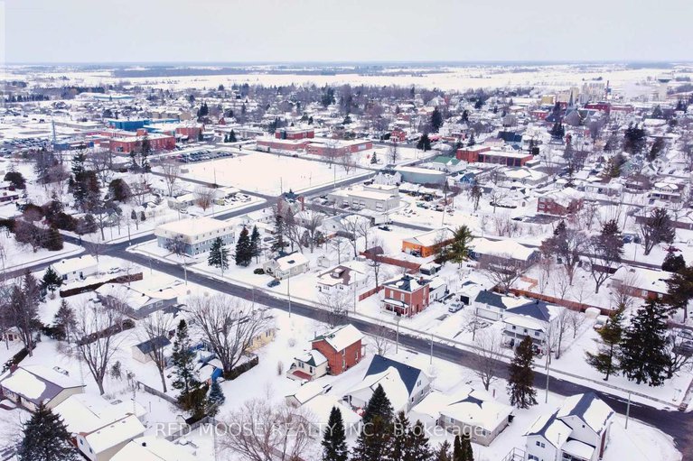 29413617/489-fred-street/winchester/north-dundas/ontario/K0C2K0_47