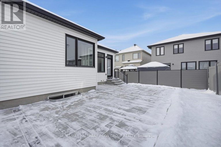 29379151/296-cornice-street/mer-bleuebradley-estatesanderson-park/ottawa/ontario/K1W0R4_24