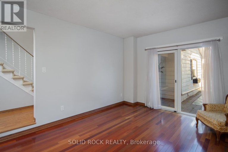 28965258/3-63-ramsgate-private/mooneys-bayriverside-park/ottawa/ontario/K1V8M4_14