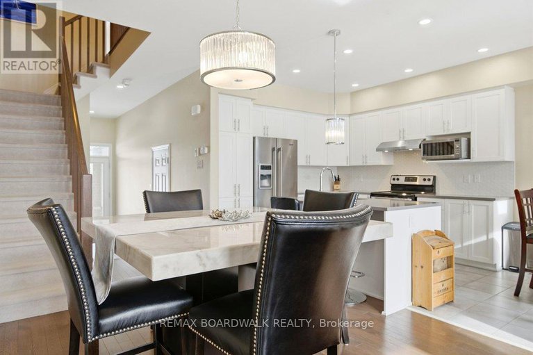 29343898/306-rainrock-crescent/mer-bleuebradley-estatesanderson-park/ottawa/ontario/K1W0J8_11