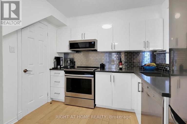 28554309/h-313-st-patrick-street/lower-townbyward-market/ottawa/ontario/K1N5K6_9