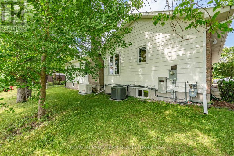 28498186/119-royal-york-street-w/richmond/ottawa/ontario/K0A2Z0_39