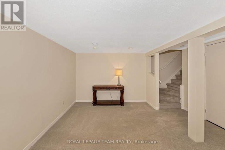 28990501/1844-stonehenge-crescent/pineview/ottawa/ontario/K1B4Z9_33