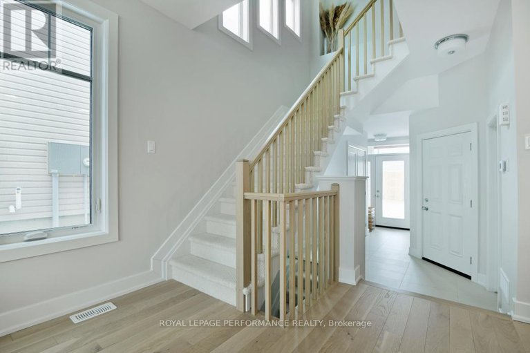 28971562/713-cap-diamant-way/camelot/ottawa/ontario/K4A1J6_12