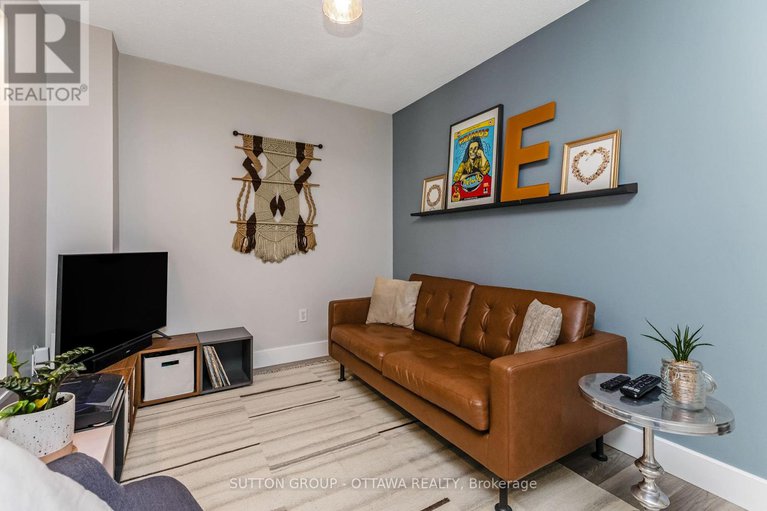 28474228/237-teal-crescent/chatelaine-village/ottawa/ontario/K1E2C3_8