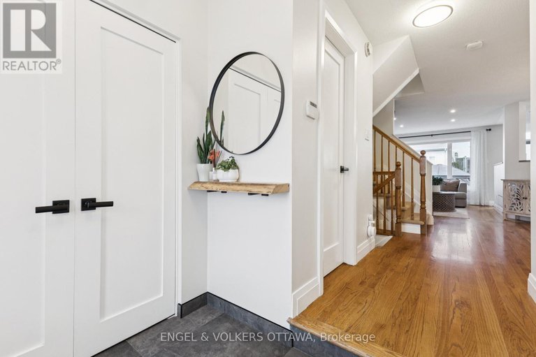 28783227/247-rolling-meadow-crescent/mer-bleuebradley-estatesanderson-park/ottawa/ontario/K1W0A8_6