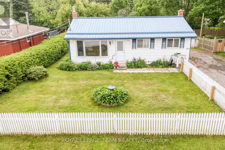 28469840/329-wylie-street/almonte/mississippi-mills/ontario/K0A1A0_1