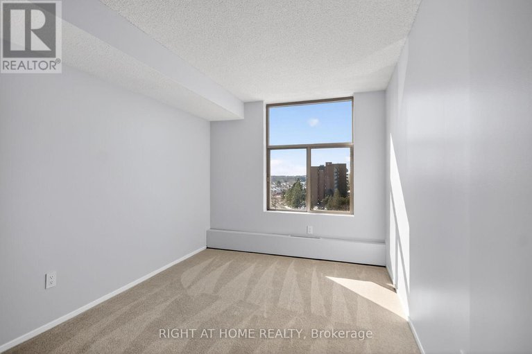 29437611/808-2759-carousel-crescent/emerald-woodssawmill-creek/ottawa/ontario/K1T2N5_18