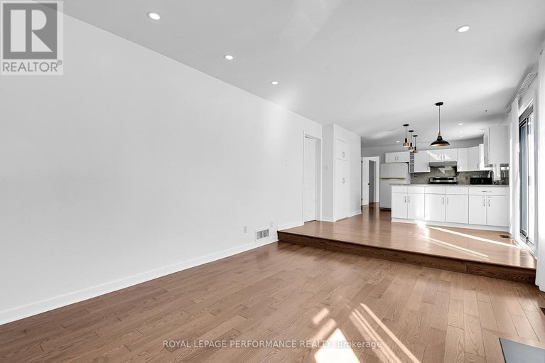 29424885/2722-wyldewood-street/emerald-woodssawmill-creek/ottawa/ontario/K1T2R9_16