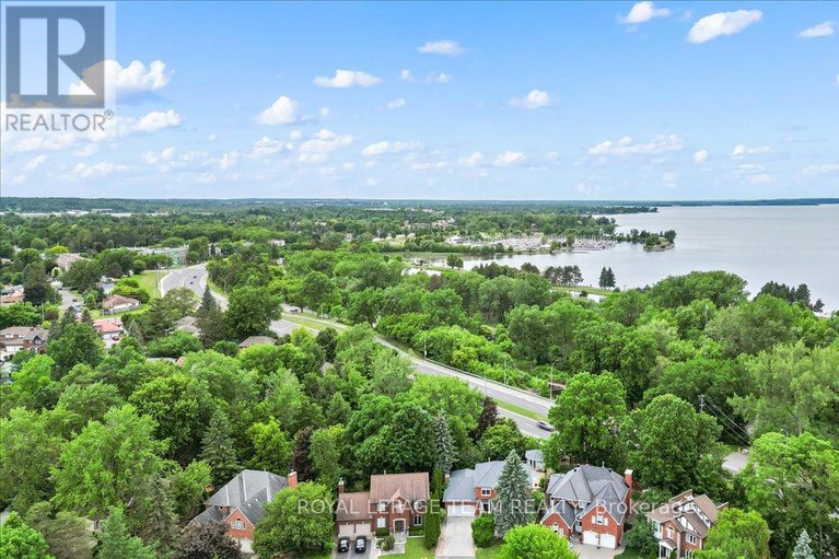 28487091/17-stonehedge-parkway/bayshore/ottawa/ontario/K2H8Z3_49