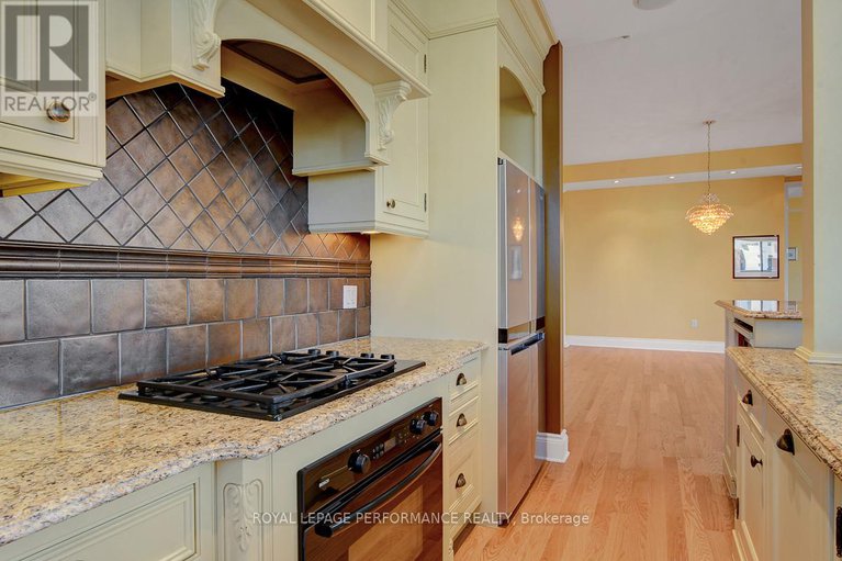 28544593/ph2-260-besserer-street/sandy-hill/ottawa/ontario/K1N1J3_8
