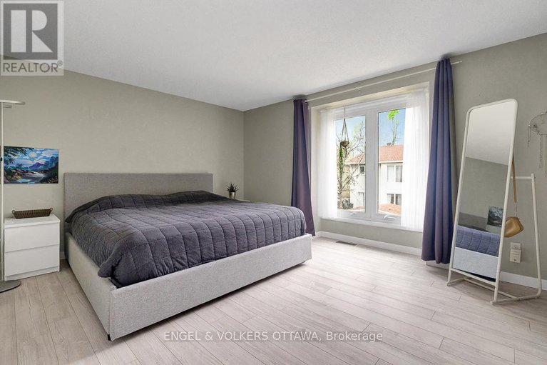 28587086/30-sovereign-avenue/craig-henrywoodvale/ottawa/ontario/K2G4W7_22