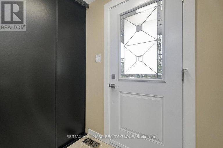 29211937/1701-lafrance-drive/queenswood-heights-south/ottawa/ontario/K1E2L7_5