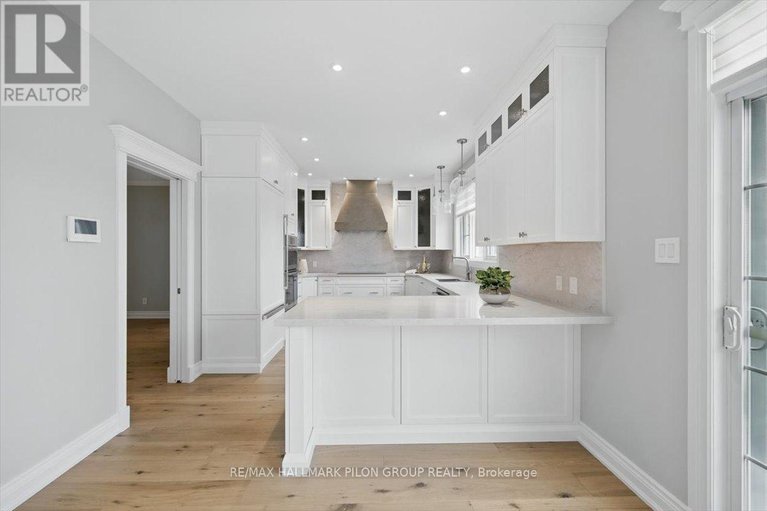 28463526/6373-radisson-way/hiawatha-parkconvent-glen/ottawa/ontario/K1C2Z9_11