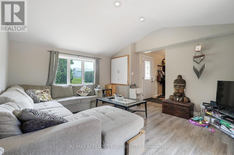 28523953/21895-seguin-mill-street/north-glengarry-lochiel-twp/north-glengarry/ontario/K0B1H0_13