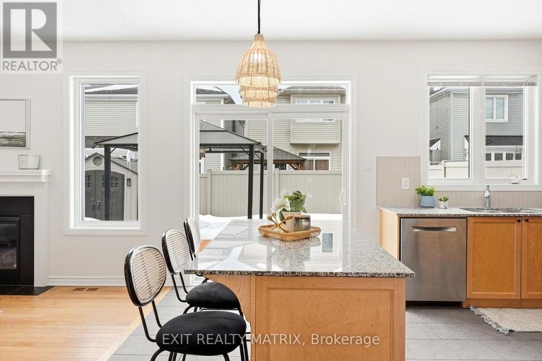 29675107/194-flowing-creek-circle/emerald-meadowstrailwest/ottawa/ontario/K2M2R7_4