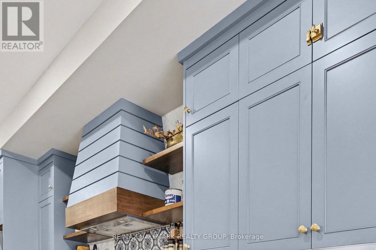 29606507/28-king-george-street/overbrook/ottawa/ontario/K1K1V8_12