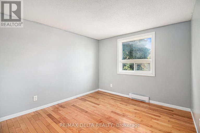 28869858/1345-cedarcroft-crescent/pineview/ottawa/ontario/K1B5G8_13